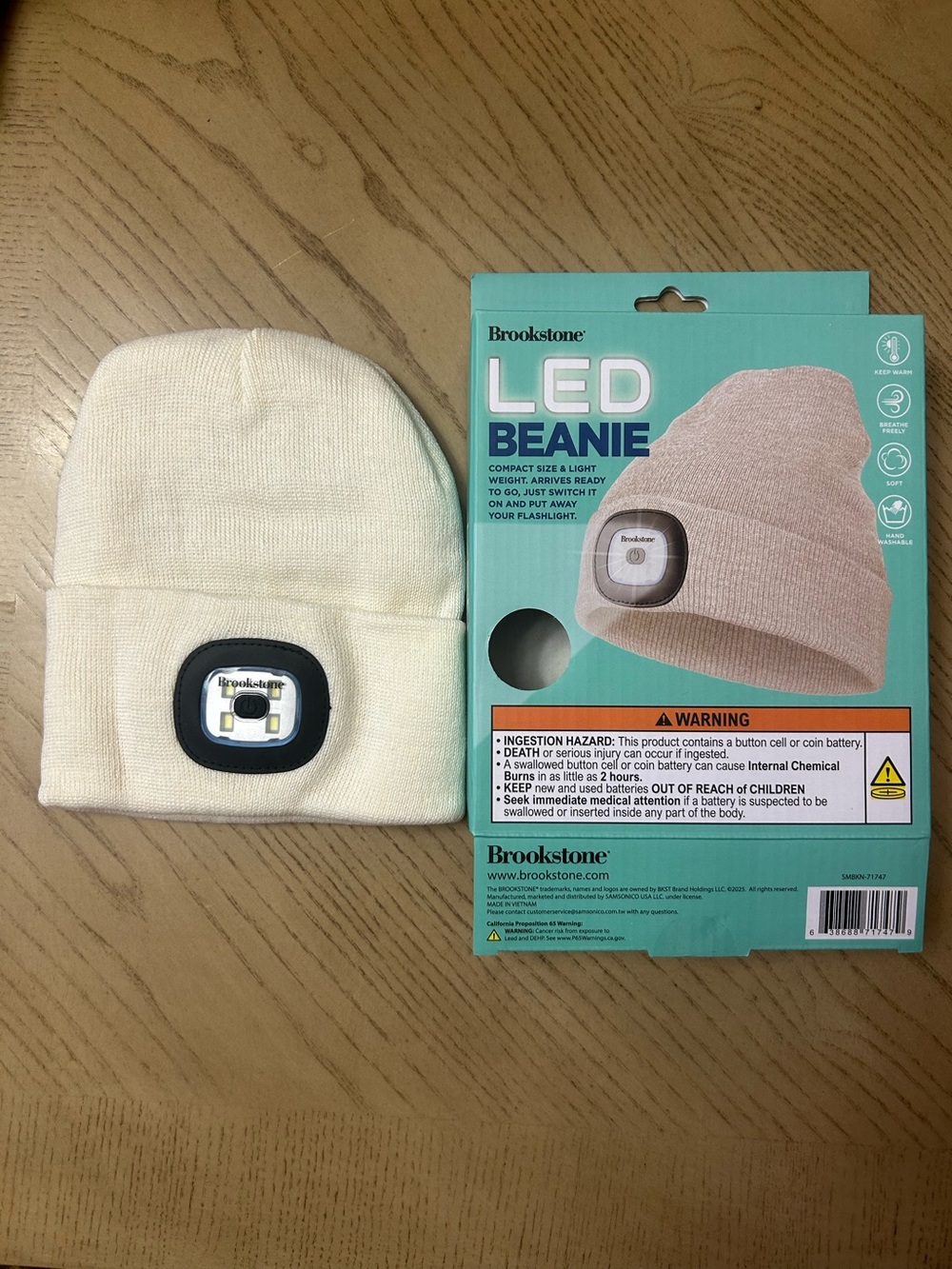 Brookstone Women’s LED Beige Beanie, One Size Fits All. New In Box